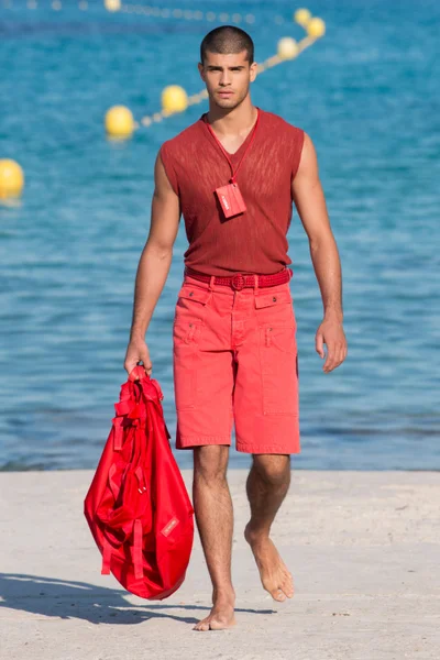 Look 3